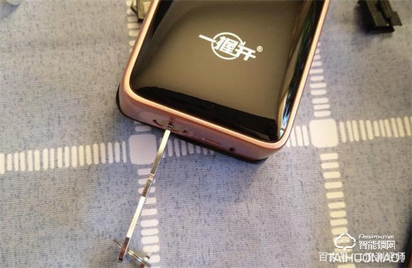 誰說老房子舊防盜門不能用指紋鎖?金指碼SK1指紋鎖來幫忙 誰說老房子舊防盜門不能用指紋鎖?金指碼SK1指紋鎖來幫忙