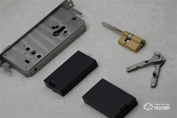 小嘀智能鎖R5評測:把“人臉”當鑰匙,0.6秒即可解鎖 小嘀智能鎖R5評測:把“人臉”當鑰匙,0.6秒即可解鎖