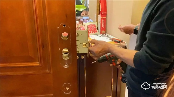 【測評】樂橙P6智能云鎖還帶攝像頭？貓眼都省了...