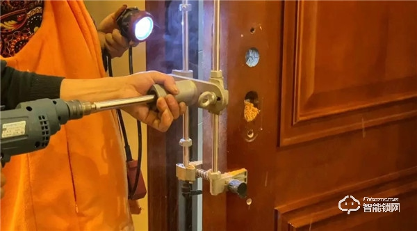 【測評】樂橙P6智能云鎖還帶攝像頭？貓眼都省了...