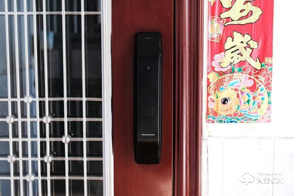 德施曼R7人臉識別智能鎖,換一個更加輕松的方式進家門 德施曼R7人臉識別智能鎖,換一個更加輕松的方式進家門