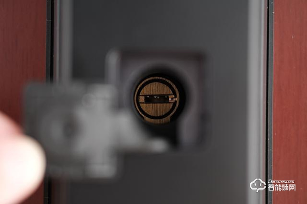 德施曼R7人臉識別智能鎖,換一個更加輕松的方式進家門 德施曼R7人臉識別智能鎖,換一個更加輕松的方式進家門