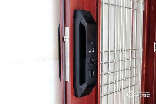 德施曼R7人臉識別智能鎖,換一個更加輕松的方式進家門 德施曼R7人臉識別智能鎖,換一個更加輕松的方式進家門