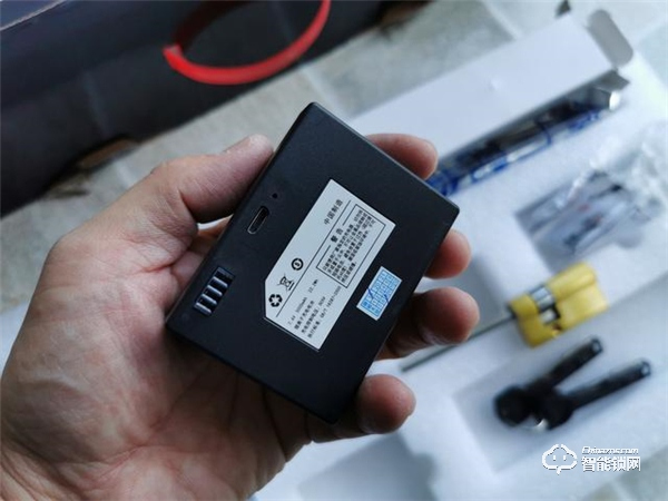 用了指紋鎖，才知道出門多便捷！希箭C1智能門鎖測評