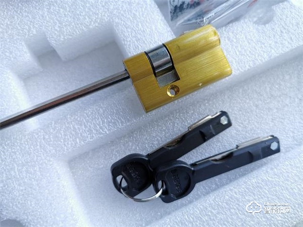 用了指紋鎖，才知道出門多便捷！希箭C1智能門鎖測評