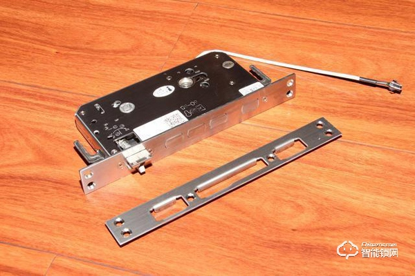 大氣精致+安全可靠+功能豐富+操作便捷=德施曼T91P智能鎖