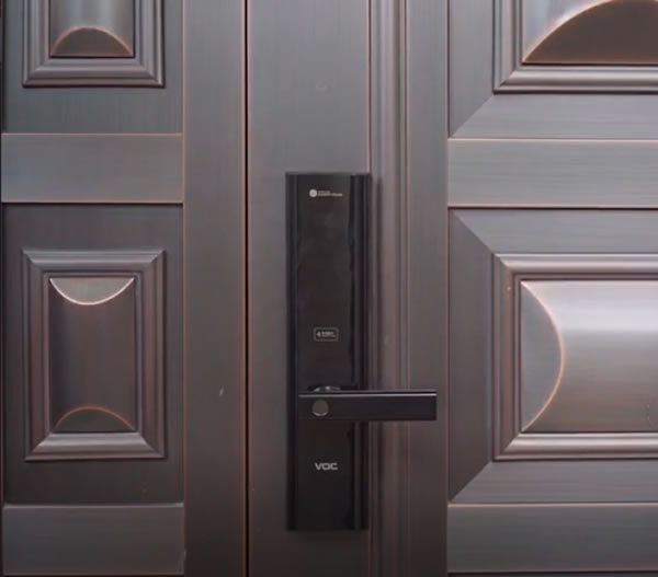 華為系史上性價(jià)比最高智能鎖，VOC指紋鎖x8初體驗(yàn)測(cè)評(píng)