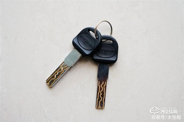 德施曼V8智能門鎖，以專業之名去守護我的家門