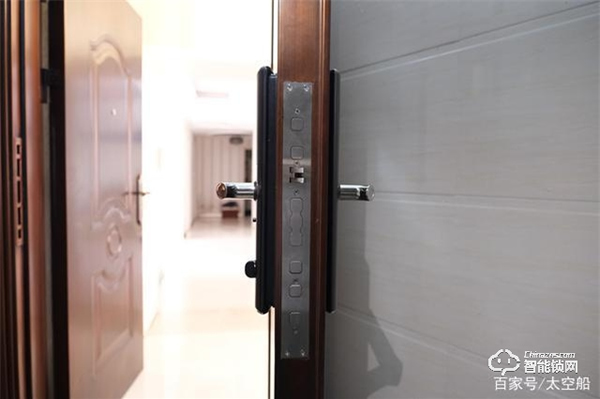 德施曼V8智能門鎖，以專業之名去守護我的家門