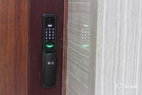 自帶貓眼遠(yuǎn)程監(jiān)控于一體：小益X6智能鎖