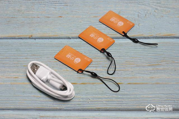 自帶貓眼遠(yuǎn)程監(jiān)控于一體：小益X6智能鎖