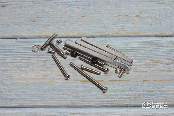 自帶貓眼遠(yuǎn)程監(jiān)控于一體：小益X6智能鎖