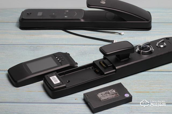 自帶貓眼遠(yuǎn)程監(jiān)控于一體：小益X6智能鎖