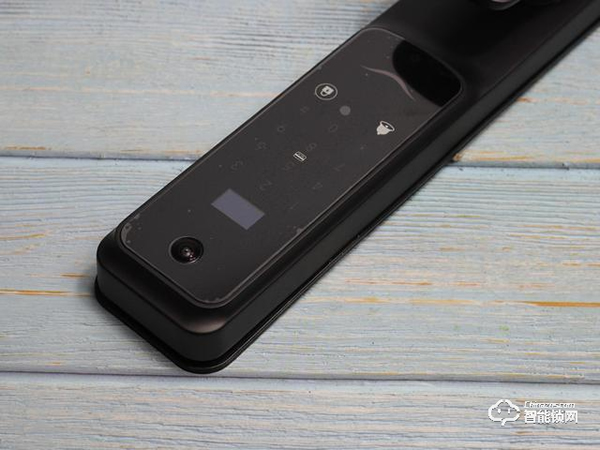 自帶貓眼遠(yuǎn)程監(jiān)控于一體：小益X6智能鎖