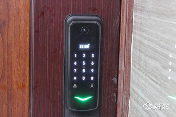 自帶貓眼遠(yuǎn)程監(jiān)控于一體：小益X6智能鎖