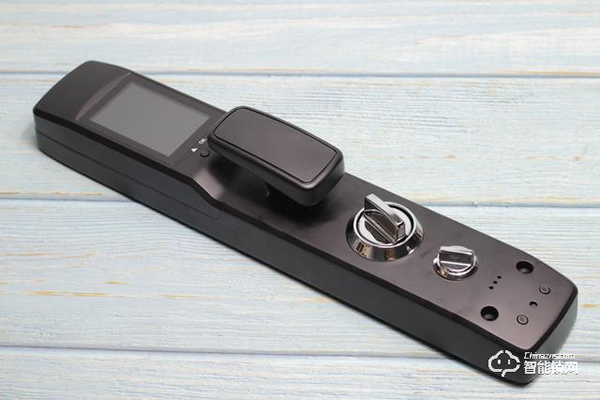 自帶貓眼遠(yuǎn)程監(jiān)控于一體：小益X6智能鎖