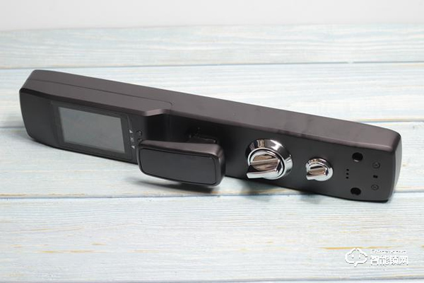 自帶貓眼遠(yuǎn)程監(jiān)控于一體：小益X6智能鎖