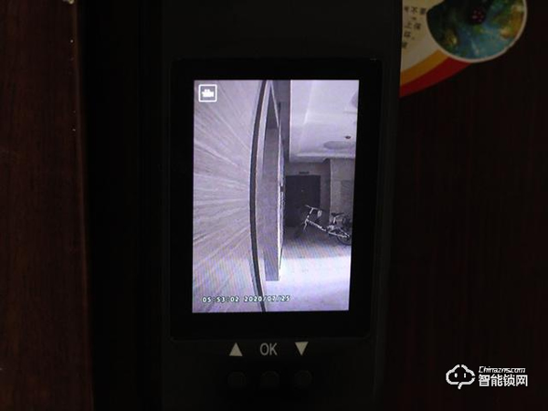 自帶貓眼遠(yuǎn)程監(jiān)控于一體：小益X6智能鎖