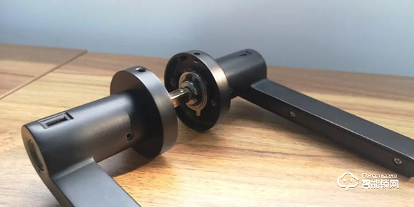 頂固安全門鎖ND100評測:簡而不凡,給家庭多重守護 頂固安全門鎖ND100評測:簡而不凡,給家庭多重守護