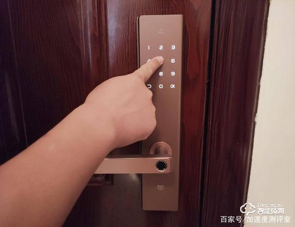 首創行業呼吸燈設計,斑點貓Z3智能指紋鎖實測體驗,顏值擔當者 首創行業呼吸燈設計,斑點貓Z3智能指紋鎖實測體驗,顏值擔當者