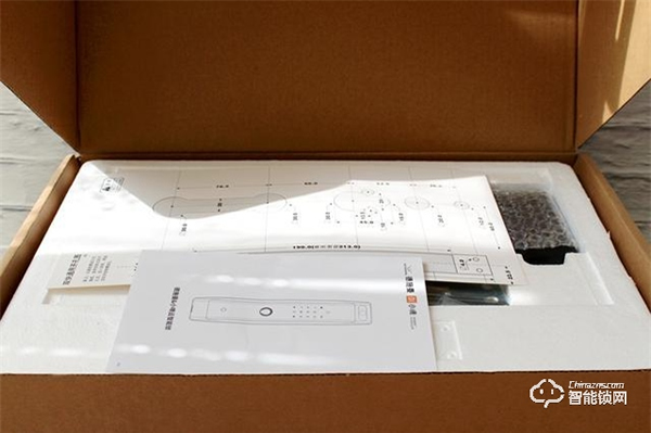 一次投入多重守護,帶貓眼的全自動智能鎖 一次投入多重守護,帶貓眼的全自動智能鎖