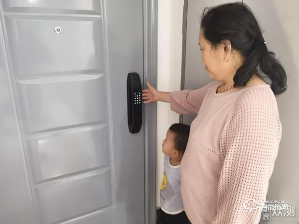 拒絕花里胡哨，德施曼小嘀Q3H智能指紋鎖體驗