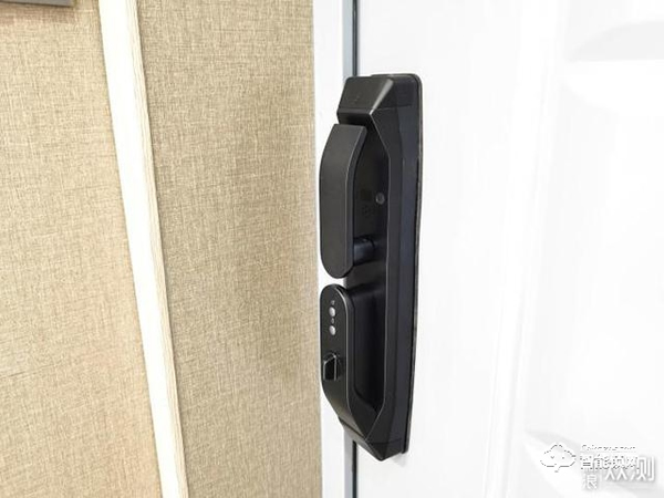 拒絕花里胡哨，德施曼小嘀Q3H智能指紋鎖體驗