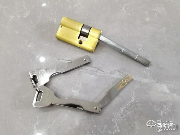 拒絕花里胡哨，德施曼小嘀Q3H智能指紋鎖體驗