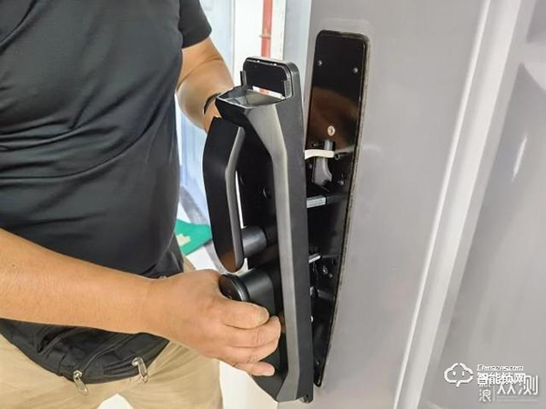 拒絕花里胡哨，德施曼小嘀Q3H智能指紋鎖體驗