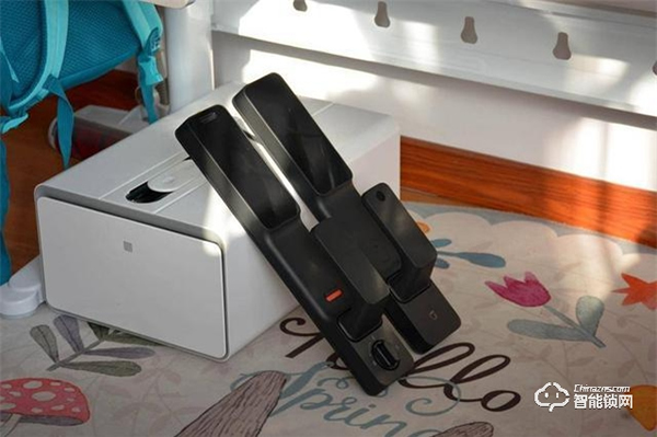 米家推拉式指紋鎖評測：顏值與實力共存，6種開鎖方式全家通用