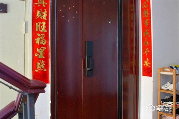 米家推拉式指紋鎖評測：顏值與實力共存，6種開鎖方式全家通用