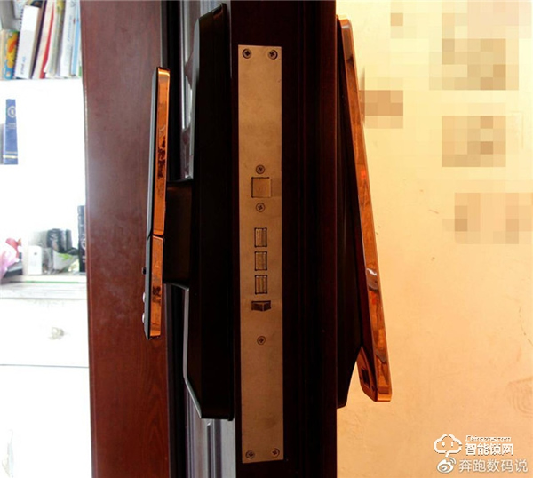 3D人臉識別開門,給家全方位守護:德施曼R8人臉智能鎖體驗 3D人臉識別開門,給家全方位守護:德施曼R8人臉智能鎖體驗