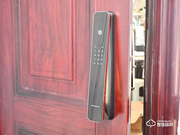 程序員給防盜門加裝3D人臉識別，人到門前自動開鎖，無光也能識別