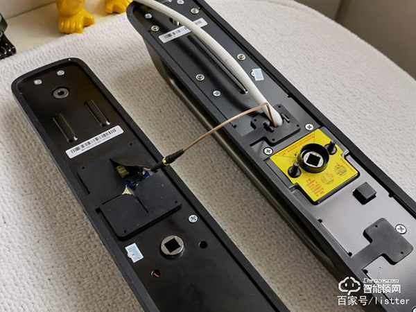 自從裝了帶可視貓眼的智能門鎖，再也不用擔心女朋友一個人在家了