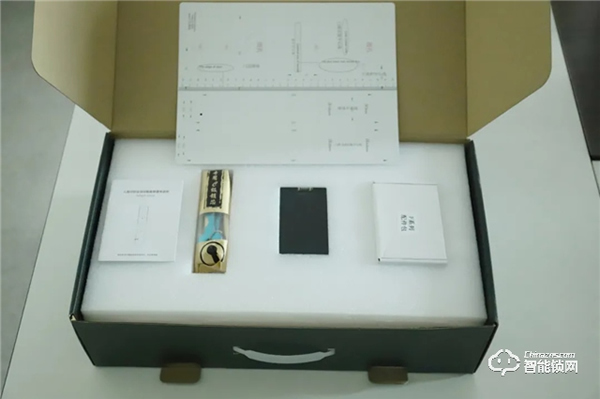 皇家金盾F60DM全自動3D人臉識別+貓眼鎖開箱評測 皇家金盾F60DM全自動3D人臉識別+貓眼鎖開箱評測