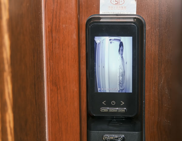 智能門鎖也帶大屏？金指碼云貓眼全自動智能鎖MK1體驗評測