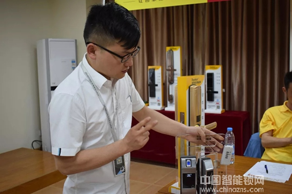 熱烈祝賀榮事達(dá)智能鎖經(jīng)銷商交流學(xué)習(xí)會(huì)圓滿召開 熱烈祝賀榮事達(dá)智能鎖經(jīng)銷商交流學(xué)習(xí)會(huì)圓滿召開