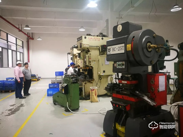 恒昱智暢:用先進設備助力生產智造 | 2019中國建博葵花獎調研團走訪實錄 恒昱智暢:用先進設備助力生產智造 | 2019中國建博葵花獎調研團走訪實錄