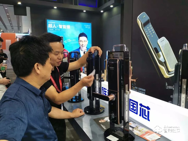 廣州建博會首秀 | 超人智能鎖攜全品類驚艷亮相,掀起熱潮! 廣州建博會首秀 | 超人智能鎖攜全品類驚艷亮相,掀起熱潮!