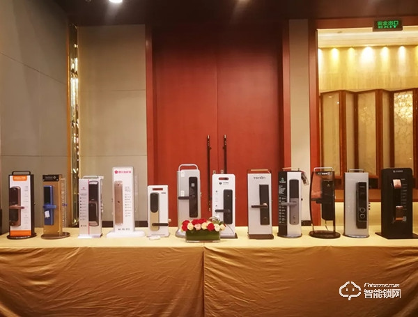 櫻花榮獲孔明獎年度“智能門鎖創新產品獎” 櫻花榮獲孔明獎年度“智能門鎖創新產品獎”