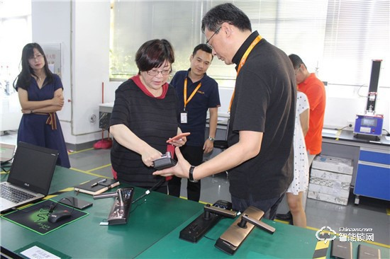 中國智能鎖行業考察團,走進CSLP中國智能鎖共享產業平臺 中國智能鎖行業考察團,走進CSLP中國智能鎖共享產業平臺