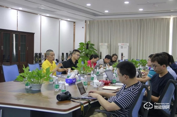 中國智能鎖行業(yè)考察團(tuán)走進(jìn)楊格