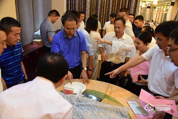 新征程、新夢想——狄耐克智能鎖2019年中全國營銷大會圓滿舉行 新征程、新夢想——狄耐克智能鎖2019年中全國營銷大會圓滿舉行