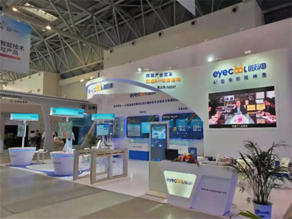 眼神科技亮相2019重慶智博會(huì),“刷眼開(kāi)鎖”引熱議 眼神科技亮相2019重慶智博會(huì),“刷眼開(kāi)鎖”引熱議