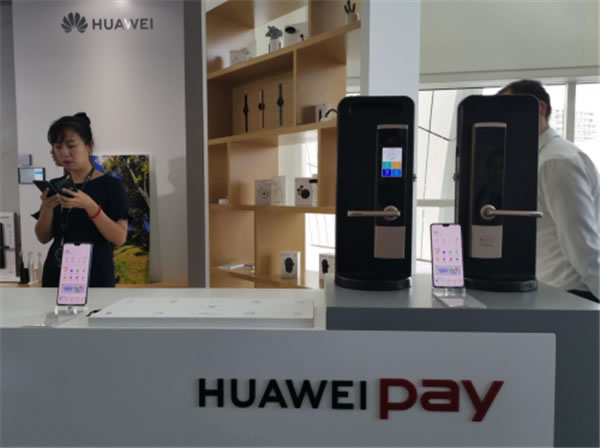 華為Mate30系列國內(nèi)發(fā)布會直擊!青稞智能鎖同臺亮相 華為Mate30系列國內(nèi)發(fā)布會直擊!青稞智能鎖同臺亮相