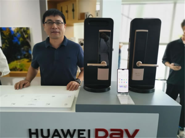 華為Mate30系列國內(nèi)發(fā)布會直擊!青稞智能鎖同臺亮相 華為Mate30系列國內(nèi)發(fā)布會直擊!青稞智能鎖同臺亮相