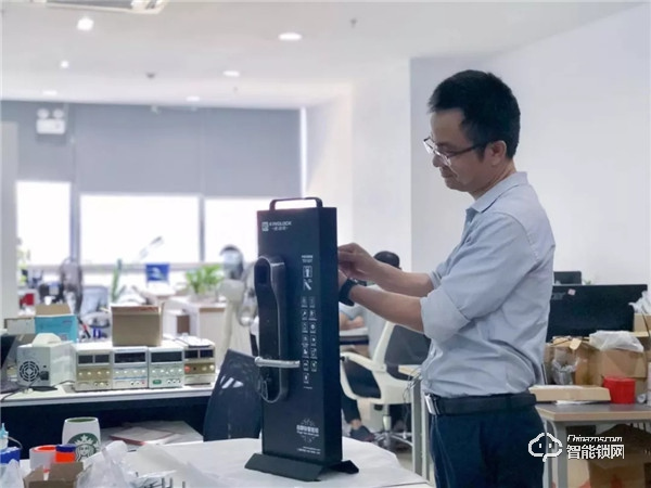 廣東廣播電視臺公共頻道來微盾科技錄制《智造生活》節(jié)目 廣東廣播電視臺公共頻道來微盾科技錄制《智造生活》節(jié)目