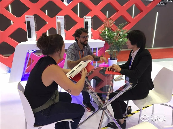 櫻花指紋鎖驚艷亮相2019中國國際五金展 櫻花指紋鎖驚艷亮相2019中國國際五金展