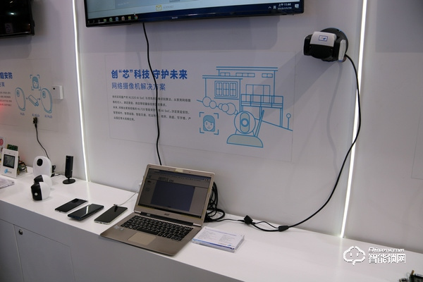 耐能安博會觀察:從智能門鎖、網(wǎng)絡(luò)攝像機(jī)到AI芯片,智能安防應(yīng)用加速 耐能安博會觀察:從智能門鎖、網(wǎng)絡(luò)攝像機(jī)到AI芯片,智能安防應(yīng)用加速