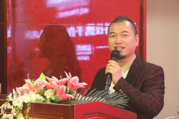 VOW ROVER諾虎智能指紋鎖攜手 音樂唱作人莊閑代言簽約儀式隆重舉行 VOW ROVER諾虎智能指紋鎖攜手 音樂唱作人莊閑代言簽約儀式隆重舉行